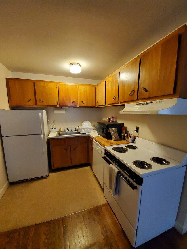 Building Photo - 29 Lindale St Unit 7