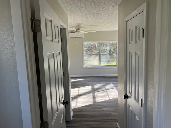 Photo - 421 Redbud Ridge