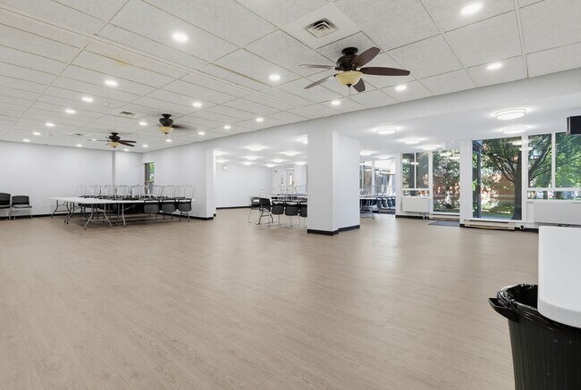 Photo - Gorgeous Renovated 2 Bed On Mall Road Unité 407
