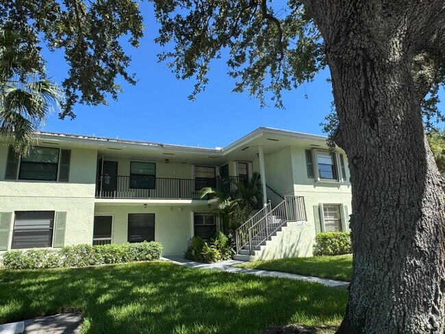 Building Photo - 801 Sabal Ridge Cir Unit H Rental