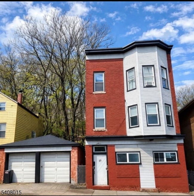 Building Photo - 144 N 8th St Unit 1