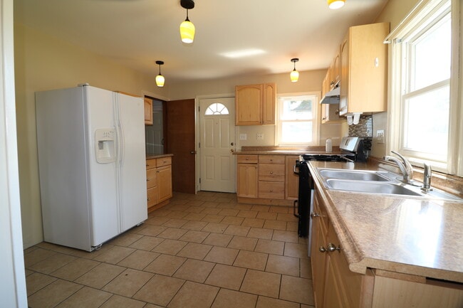 Photo - 1319 E 12th St House