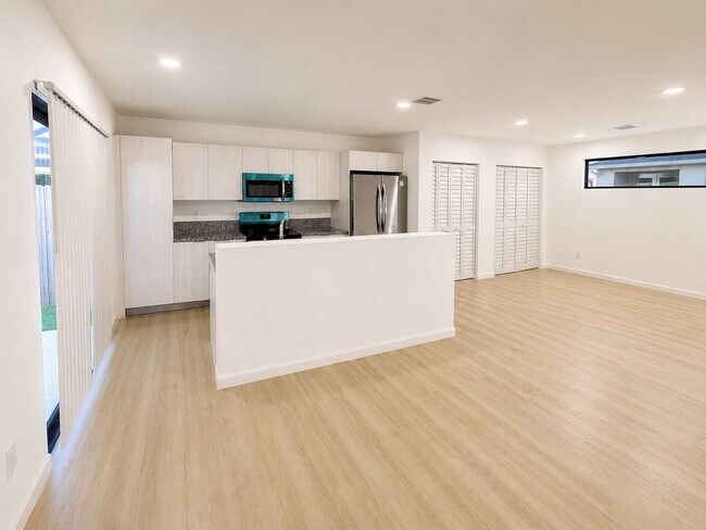Photo - Move-in Ready | 3 Bed / 2.5 Bath Townhome | Sunnyland Park – Florida City