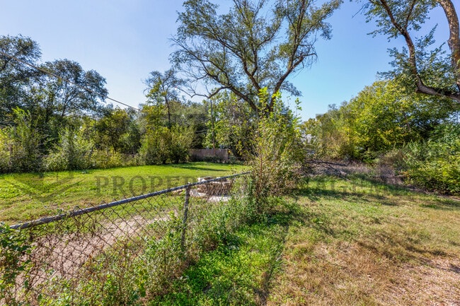 Photo - 653 Harding St