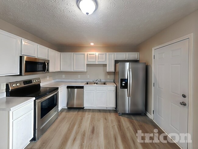 Photo - 98 Pin Oak Ct