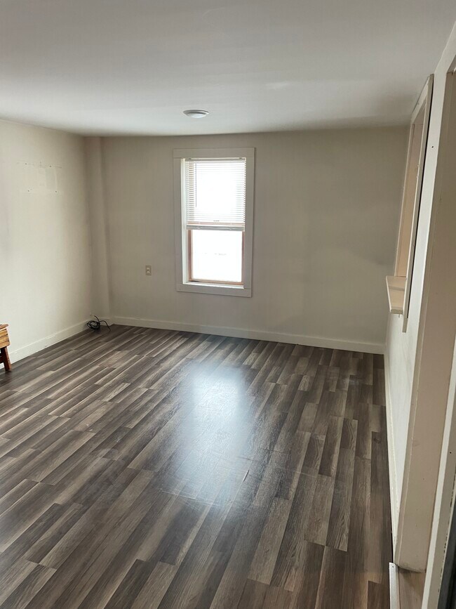 Livingroom - 39 Pine St Unit 3