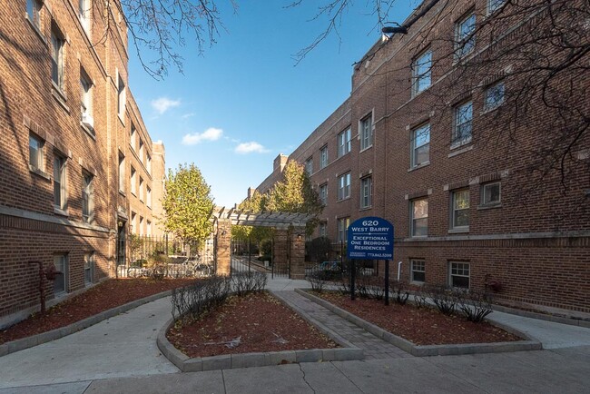Building Photo - 625.5 W Barry Ave Rental