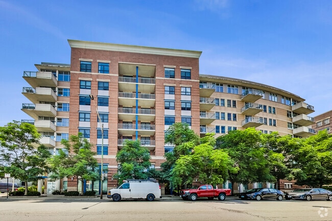 Building Photo - 511 W Division St Unit 605 Rental