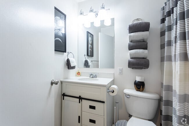 3BR, 2BA - 1,200SF - Second Bathroom