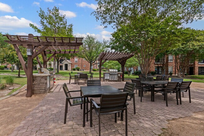 Photo - Settler's Gate