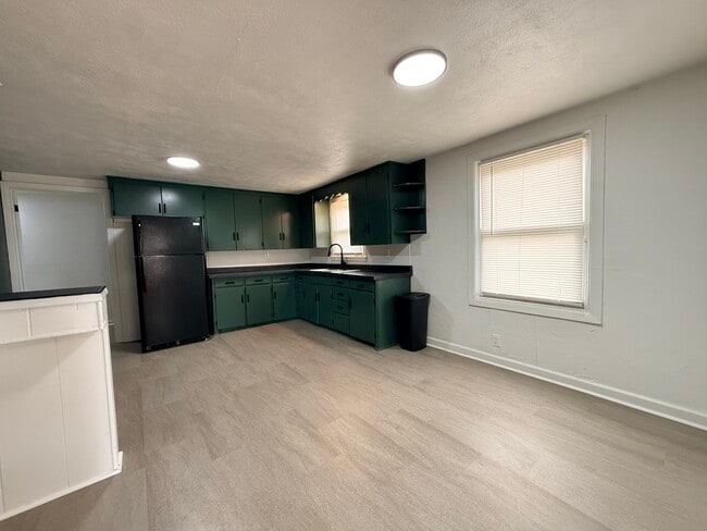Photo - 1527 W 11th