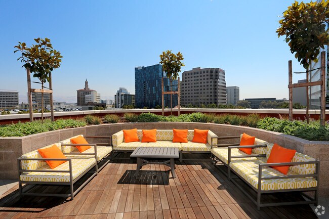 Sky Lounge - Centerra