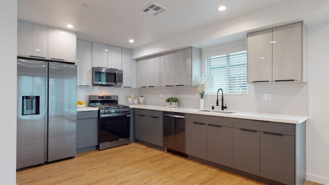 Photo - 1311 N Harvard Blvd