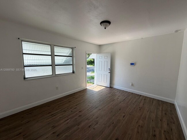 Building Photo - 890 NW 55th St Unit 2