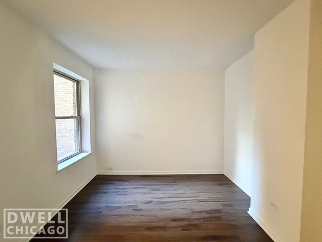 Building Photo - 901 W Carmen Ave Unit 1B