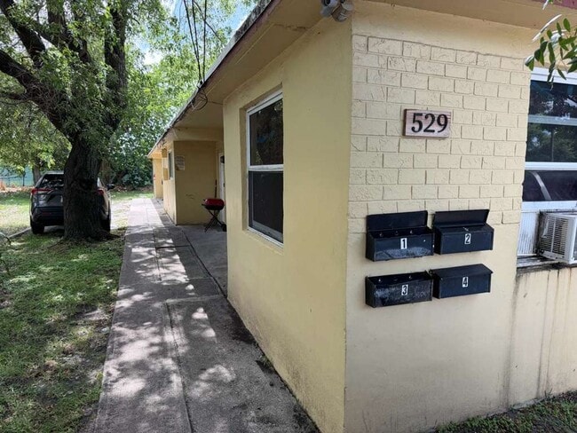 Building Photo - 529 NW 8th Ave Unit 3