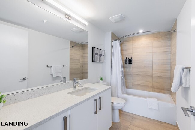 Photo - 200 NE 1st Ave Unidad 611