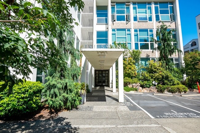 Building Photo - Modern Loft On First Hill!