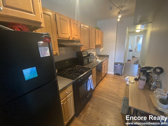 Building Photo - 1942 Beacon St Unit 1 Rental