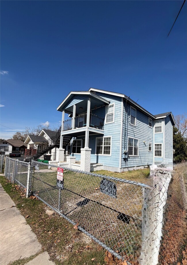 Photo - 308 W James Ave