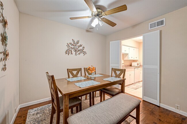 2121 Fountain View Dr Unit 16