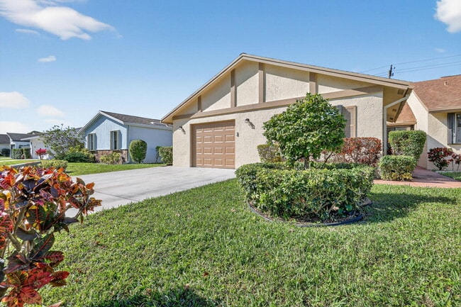 Building Photo - 870 NW 32nd Ave