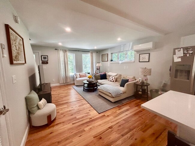 Living Room - 9 Alder Ln Unidad 1