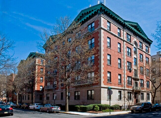Bloomfield Manor