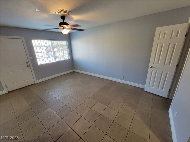 Photo - 2429 Daley St