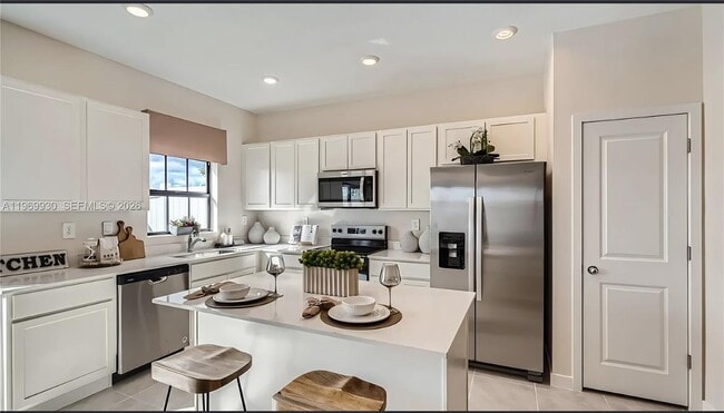 Building Photo - 1114 SW 9th Ave