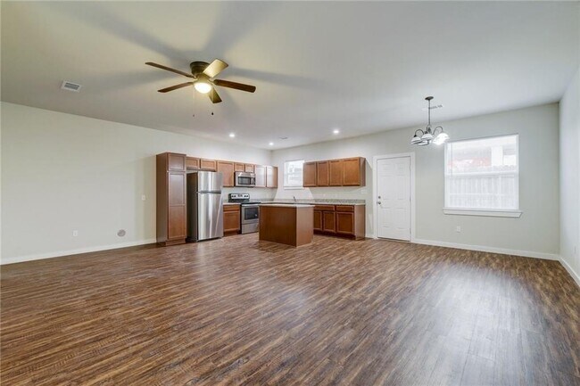 Building Photo - 906 Quartz Ct Rental