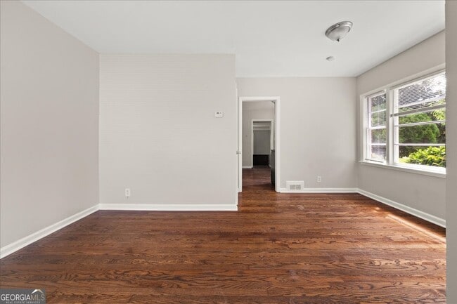 Photo - 1935 Handley Ave SW