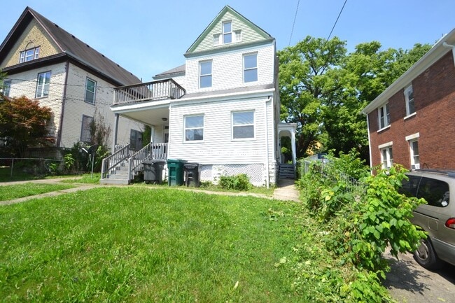 Building Photo - 529 Hawthorne Ave Unit 2