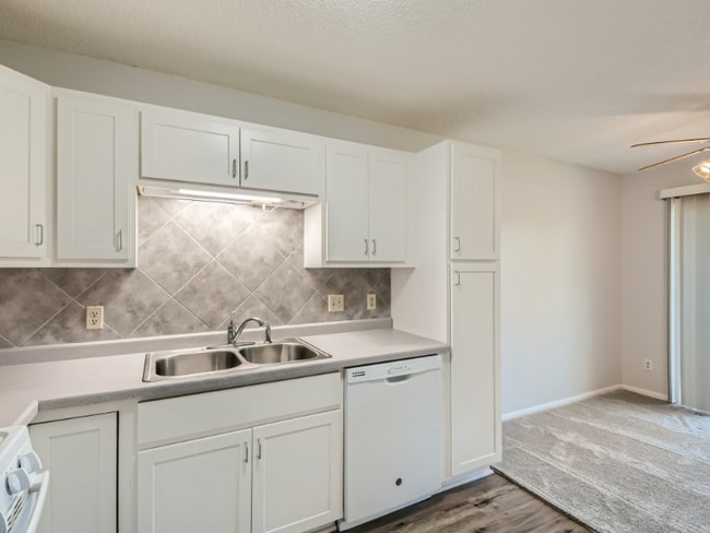 Photo - 9858 Tyler St NE