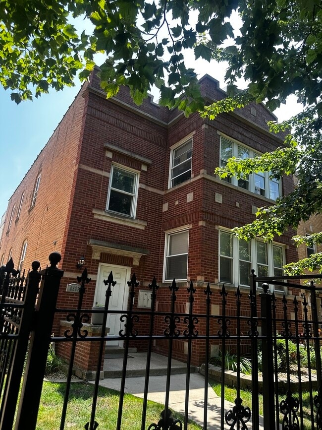 Building Photo - 4825 N Karlov Ave Unit G Rental