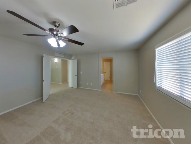 Photo - 2405 N 92nd Ln