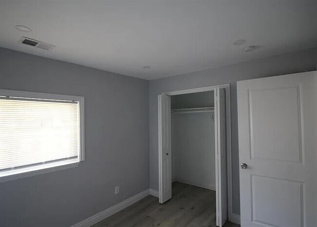 Photo - ELEGANT ALBERTA HOME