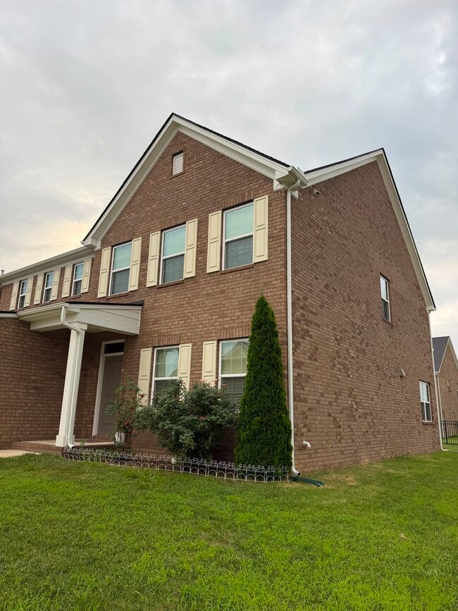 Photo - 300 Finnegan Ct