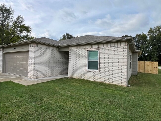 Building Photo - 507 E Mississippi St