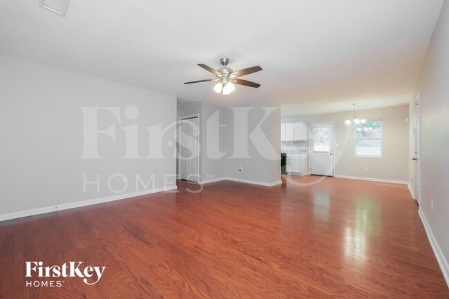 Photo - 736 Rowe Rd