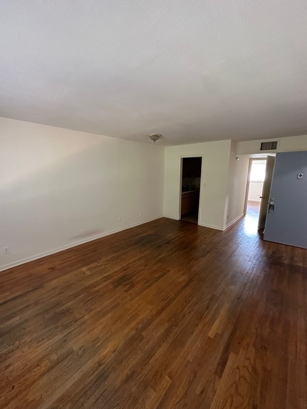 Photo - 1063 W 48th St Unit C4