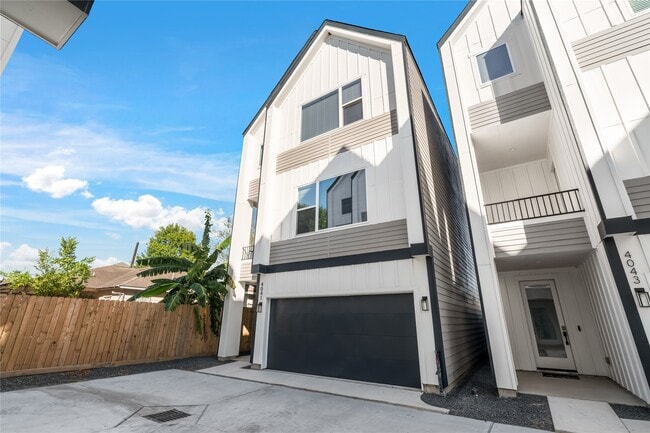 Building Photo - 4039 Buck St