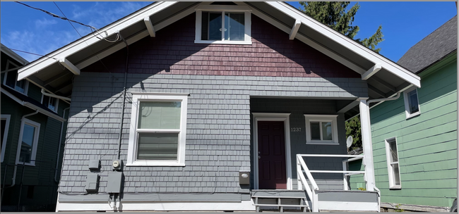 PRELEASE: 5 bdrm/2 bath near Park, WWU an... - PRELEASE:  5 bdrm/2 bath near Park, WWU an... House