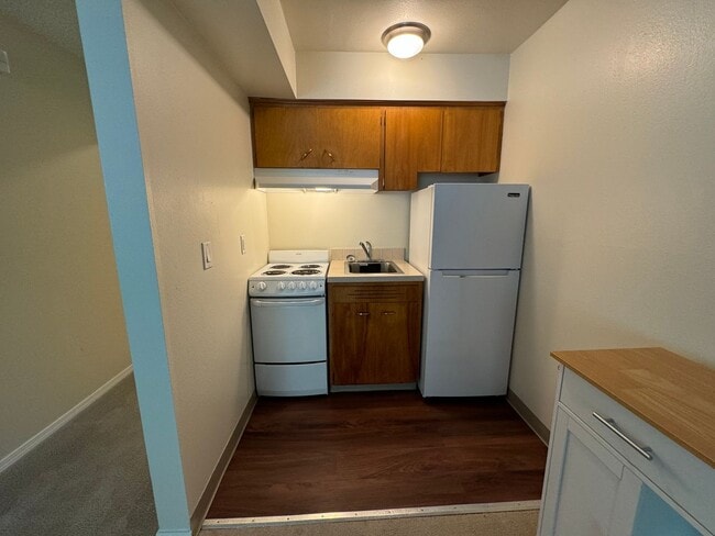 Photo - Lake Village and Lakewood Apartments