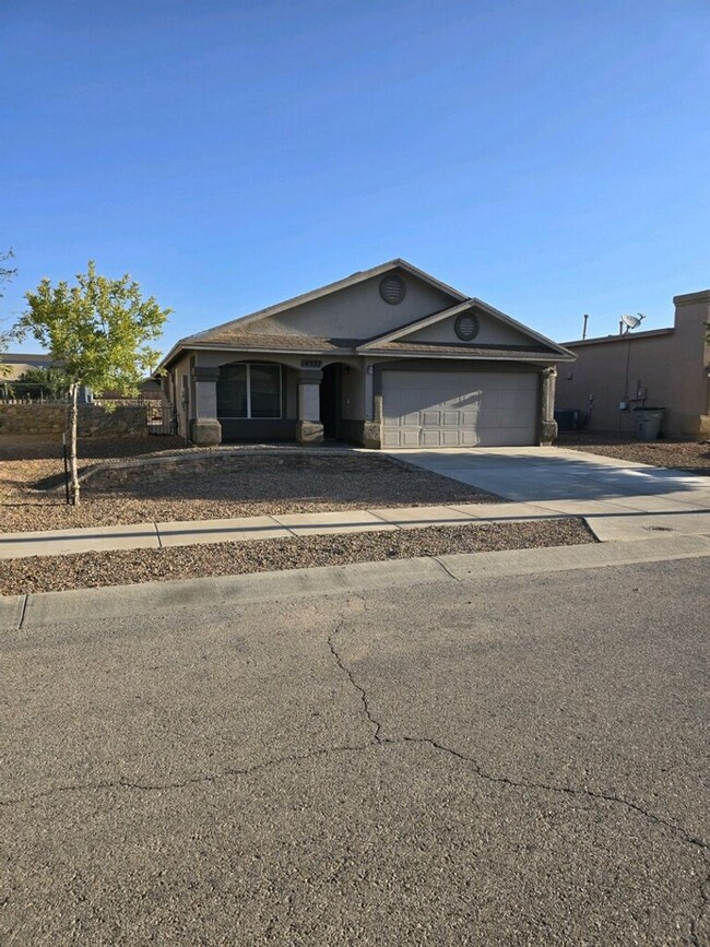 Newly remodeled Home in far East El Paso - Newly remodeled Home in far East El Paso