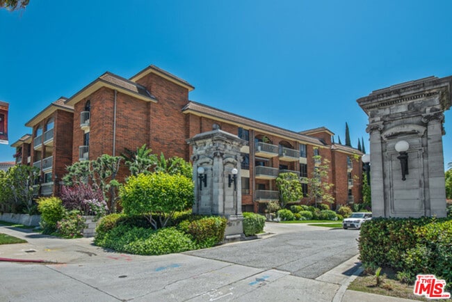 Building Photo - 4444 Wilshire Blvd Unit 206 Rental