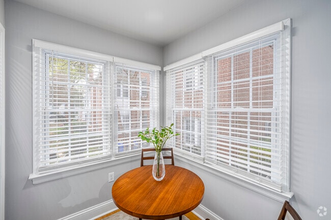 Model - 2BR, 1 BA. - 910 SF - Breakfast Nook