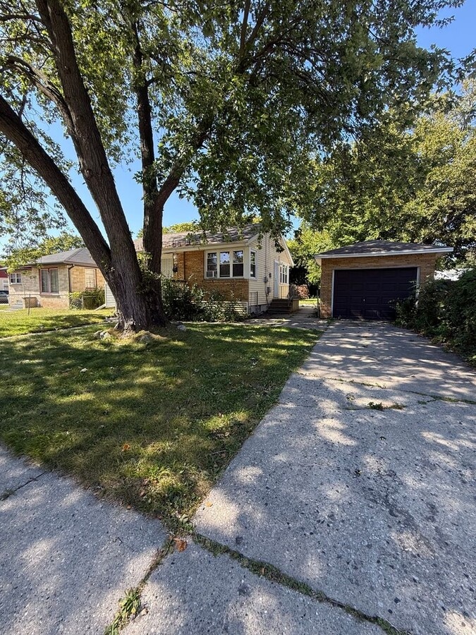 Photo - REDONE 3BR SINGLE FAMILY, HUGE YARD, GARAG...