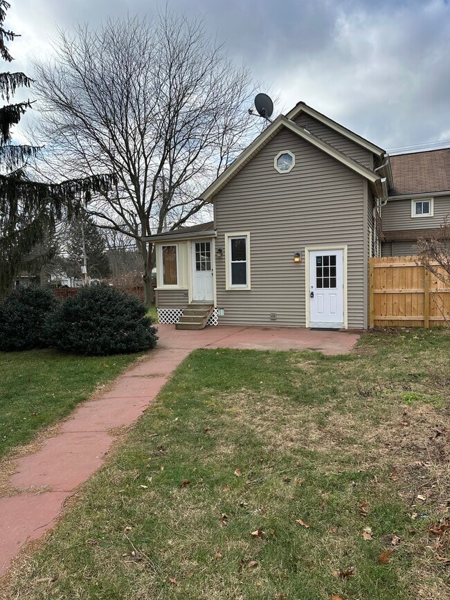 Entrance to apartment - 260 Jefferson Ave Unit 2