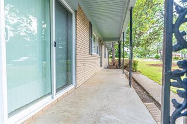 Photo - 205 N Glover St